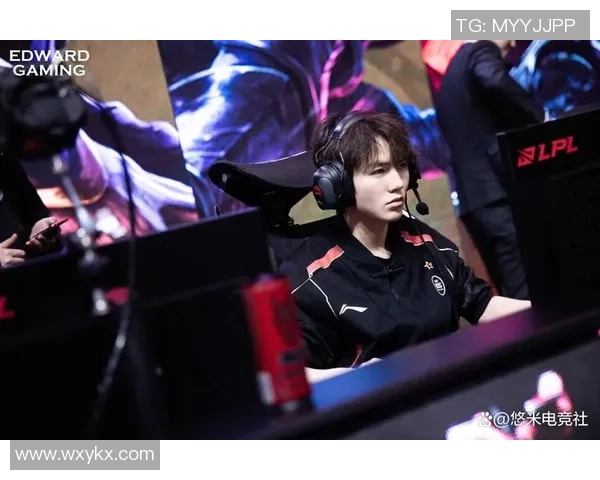 电竞新闻深入分析WE与EDG赛后复盘揭示两队实力差距与未来发展潜力